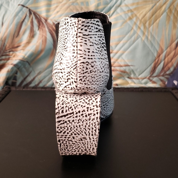 Jady Rose Open Wedge Bootie - Picture 3 of 7